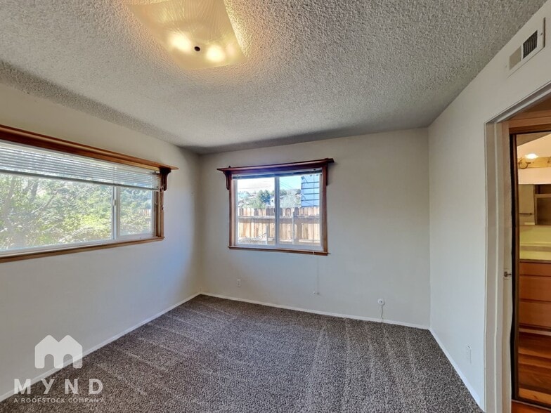 Building Photo - 3565 Buckhorn Way