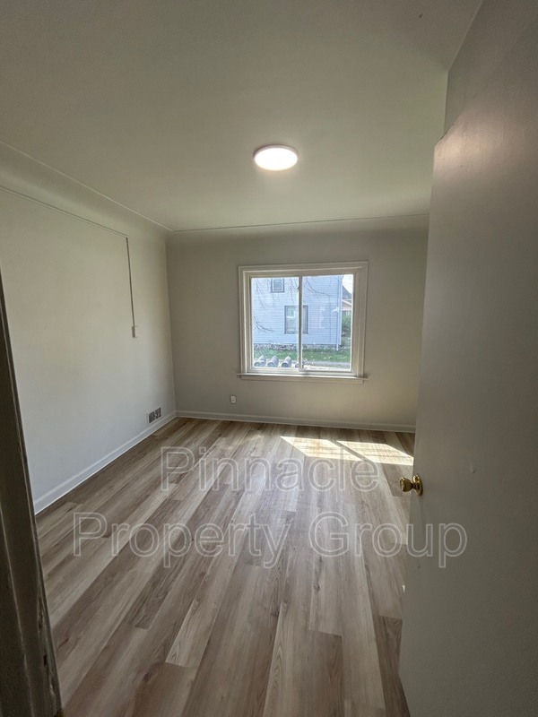 Building Photo - 834 N Leroy St