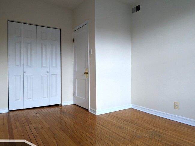 Building Photo - 3000 N Whipple St