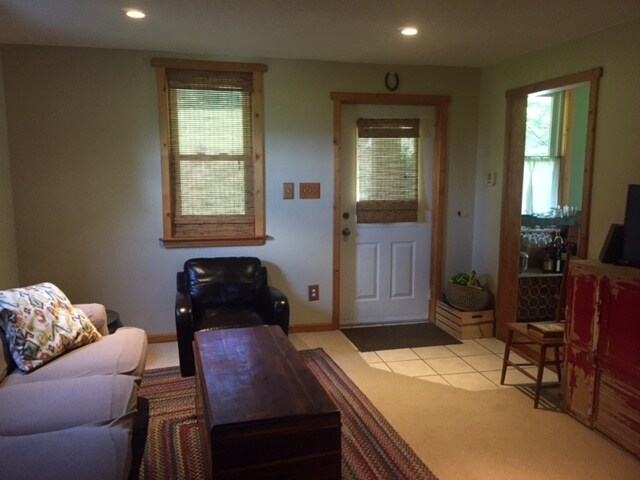 Building Photo - 755 Prospect Rd