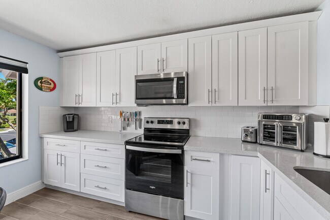 Building Photo - 11255 Green Lake Dr