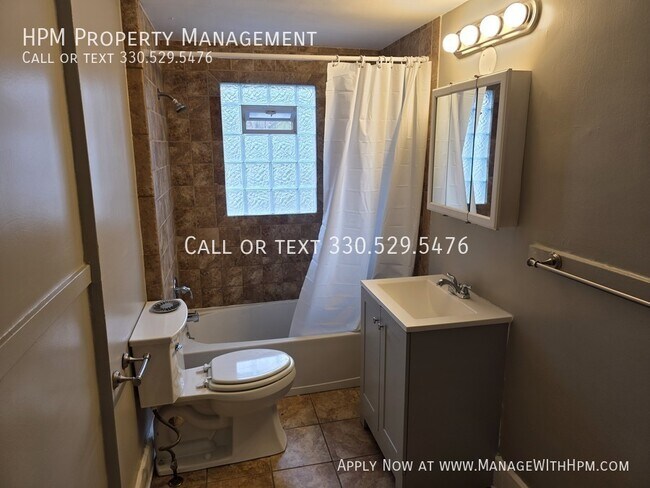 Building Photo - 1820 Malasia Rd