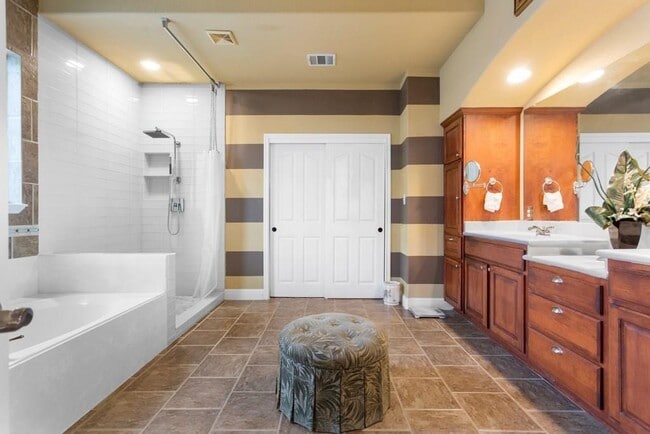 Building Photo - 1442 River Forest Dr