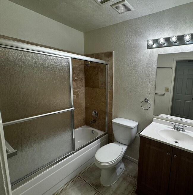 Building Photo - Vacation Lifestyle 2 bedroom first flor