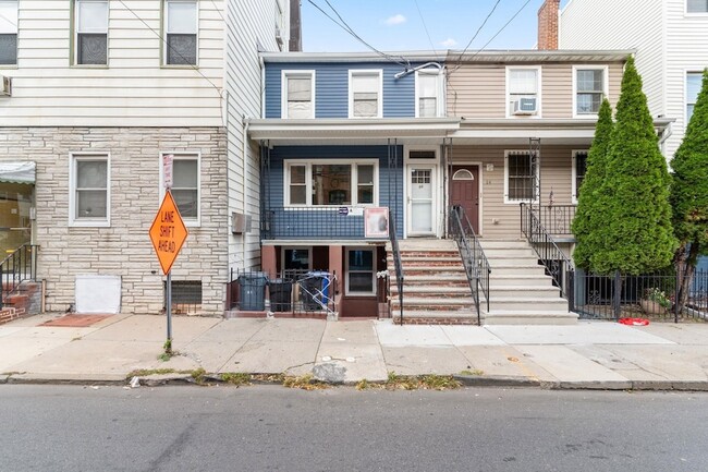 Building Photo - 86 Vroom St