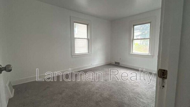 Building Photo - 275 Greensburg Pike