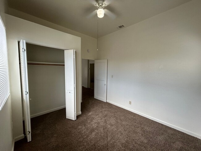 Building Photo - 3 Bedroom 1 Bathroom Single-Story