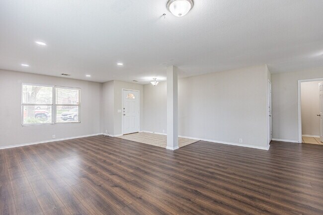 Building Photo - 6117 Tamaron