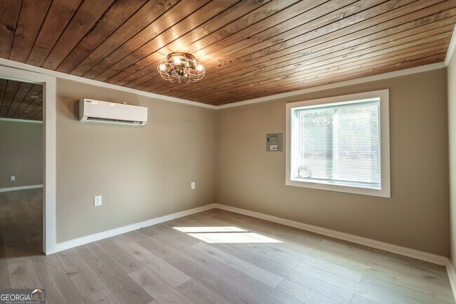 Building Photo - 1121 Prospect Rd