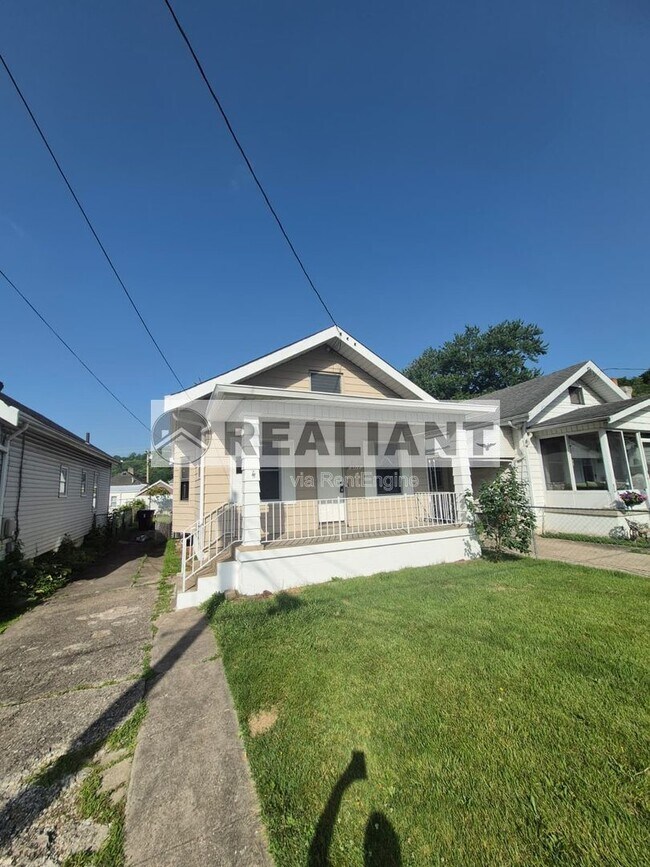 Building Photo - 2717 Dakota Ave