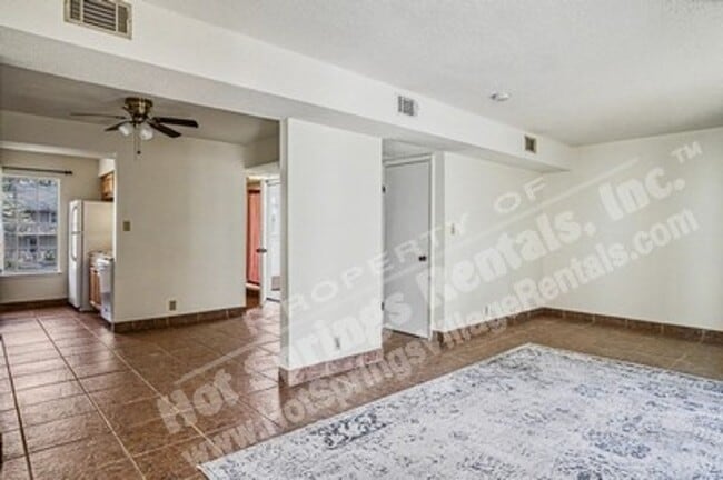 Building Photo - Two-Level Townhome in DeSoto Courts