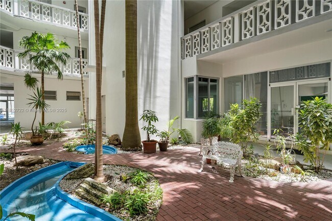 Building Photo - 9700 W Bay Harbor Dr