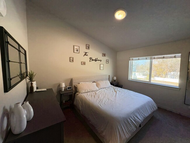 Building Photo - 64 W 600 S