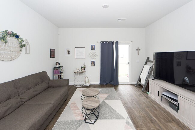 Building Photo - 3 Bedroom 2 Bath Home in Cane Bay Plantation - Summerville