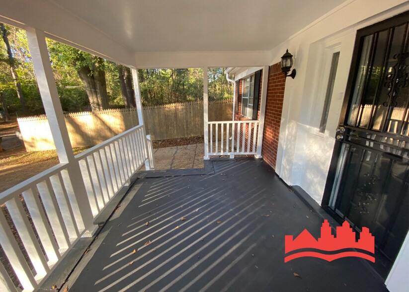 Building Photo - 4242 Escrow St