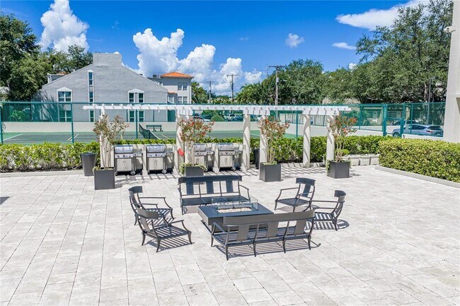Building Photo - 3301 Bayshore Blvd