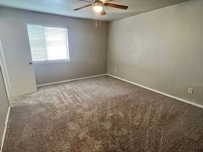 Building Photo - 1,562 sf Duplex in Norman