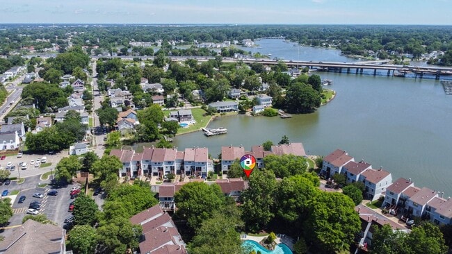 Building Photo - 233 Mill Point Dr