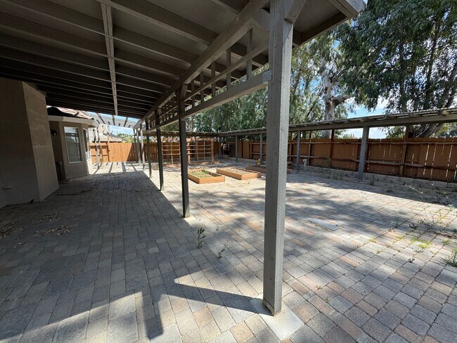 Building Photo - Beautiful Southside Home for Rent, 4 Bedroom 3 Bath