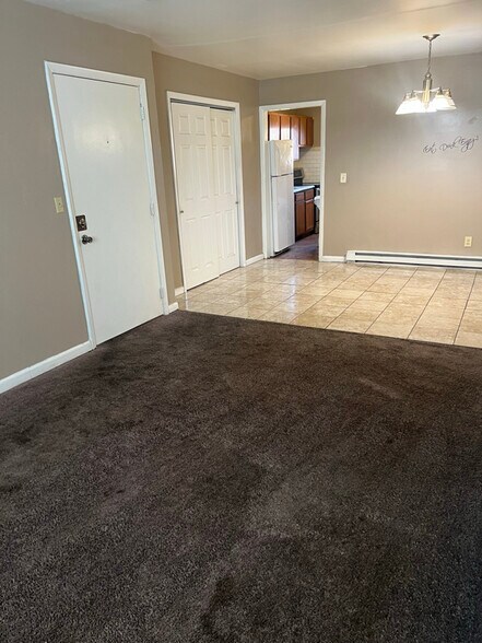 Building Photo - 8413 Cottonwood Dr