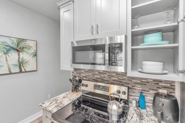 Building Photo - 7823 Gladstone St