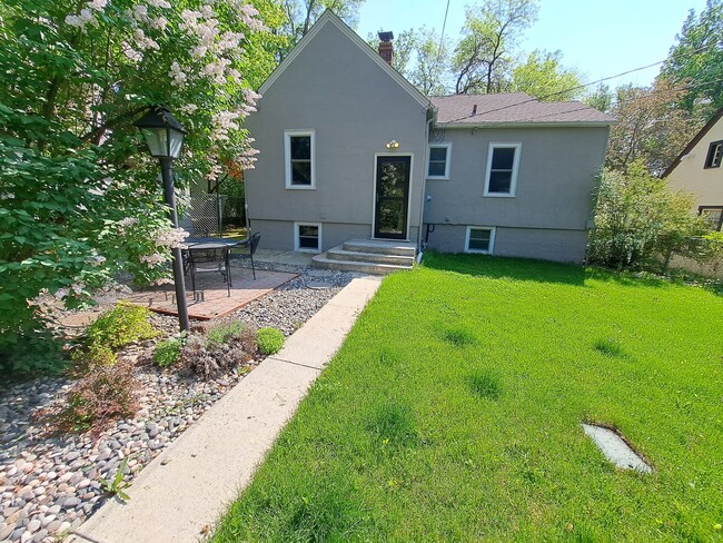 Building Photo - 3 Bedroom home, great location!