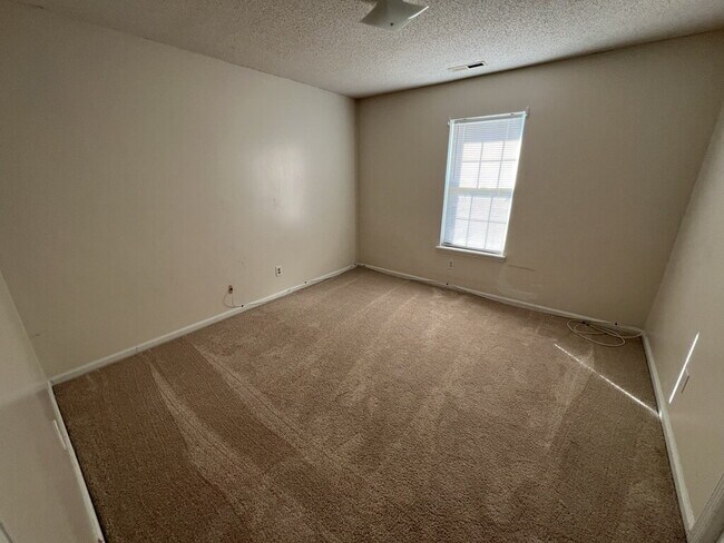 Building Photo - 212 Live Oak Ct