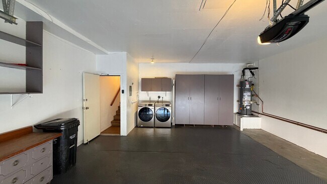 Building Photo - DESIRABLE TWO BEDROOM TWO BATH HOME IN STUDIO CITY