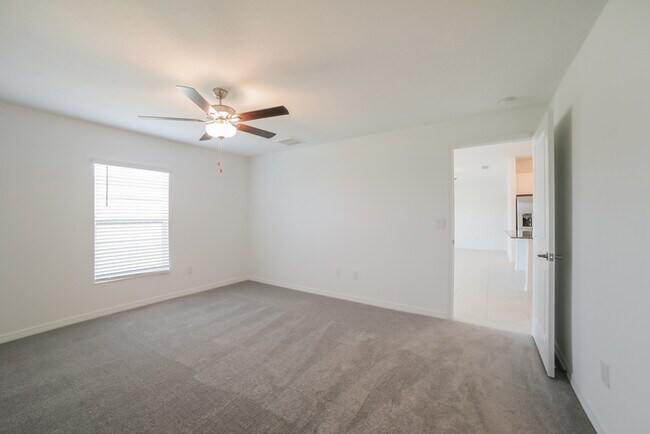 Building Photo - Lovely 3 Bedroom Home