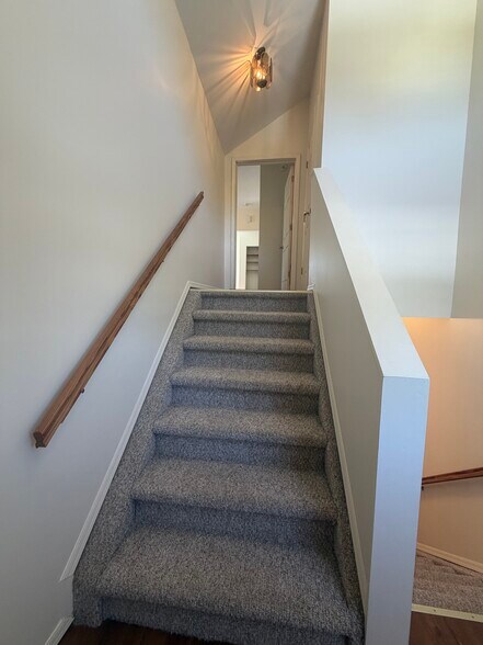 Building Photo - 304 N Wellwood Ave