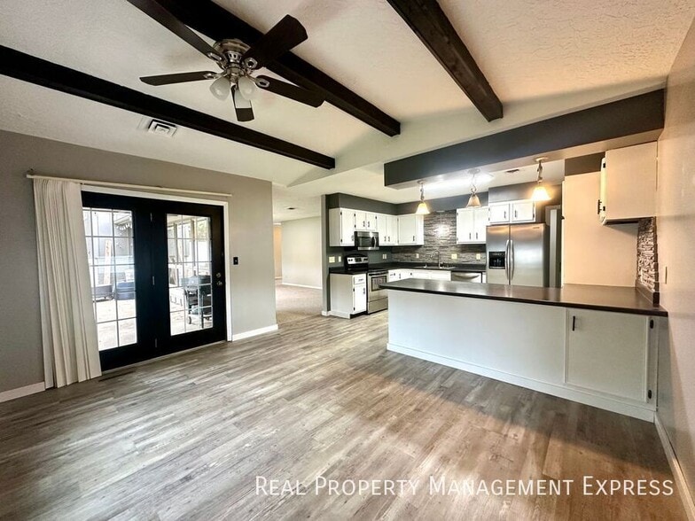 Building Photo - 5 Bedroom 4 Bath Home Blending Luxury and ...