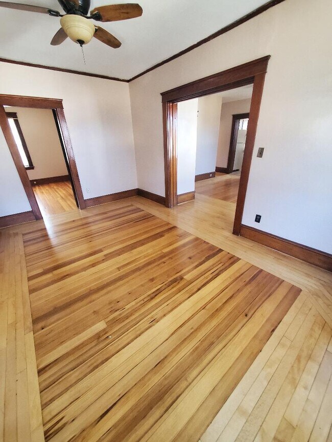 Building Photo - 27 Bond St