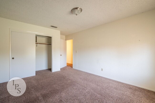 Building Photo - N.E. Fresno Home, 3BR/2BA, Blt 1988, POOL + Living & Family Rooms - Lots of Amenities!