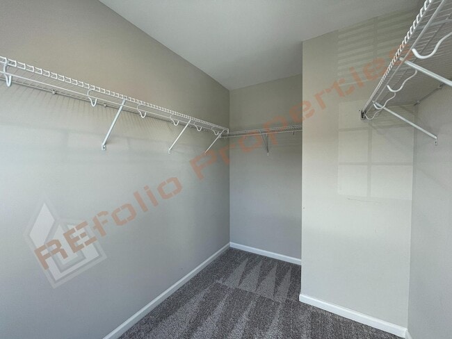 Building Photo - Beautiful End Unit 3 Story 3 bedroom, 3.5 bathroom Townhome with 2 Car-Garage in 540 Townes subdi...