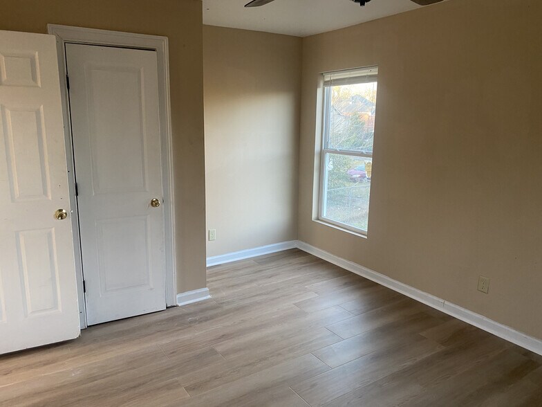 Building Photo - 266 moughon st