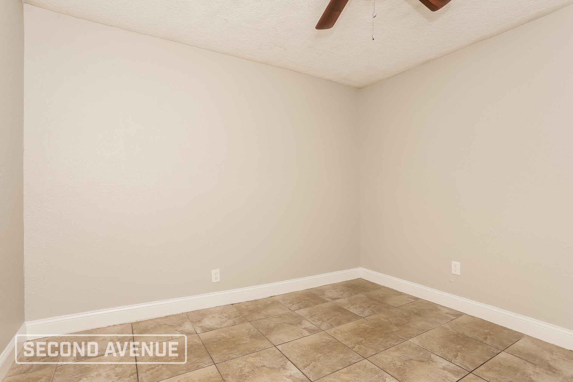 Building Photo - 2121 Broadway Ave