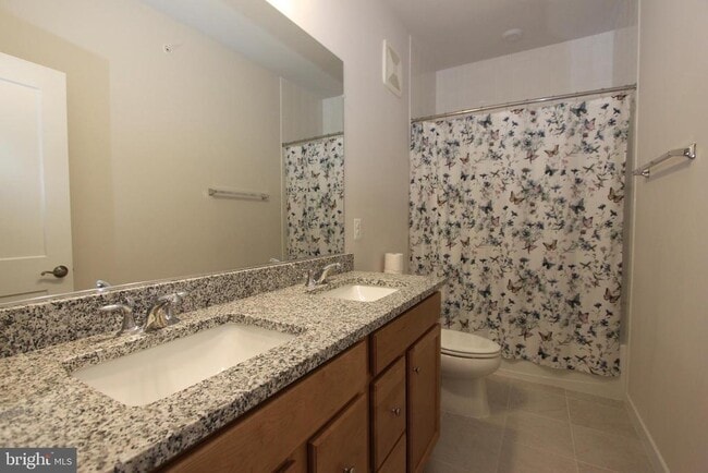 Building Photo - 43808 Middleway Ter