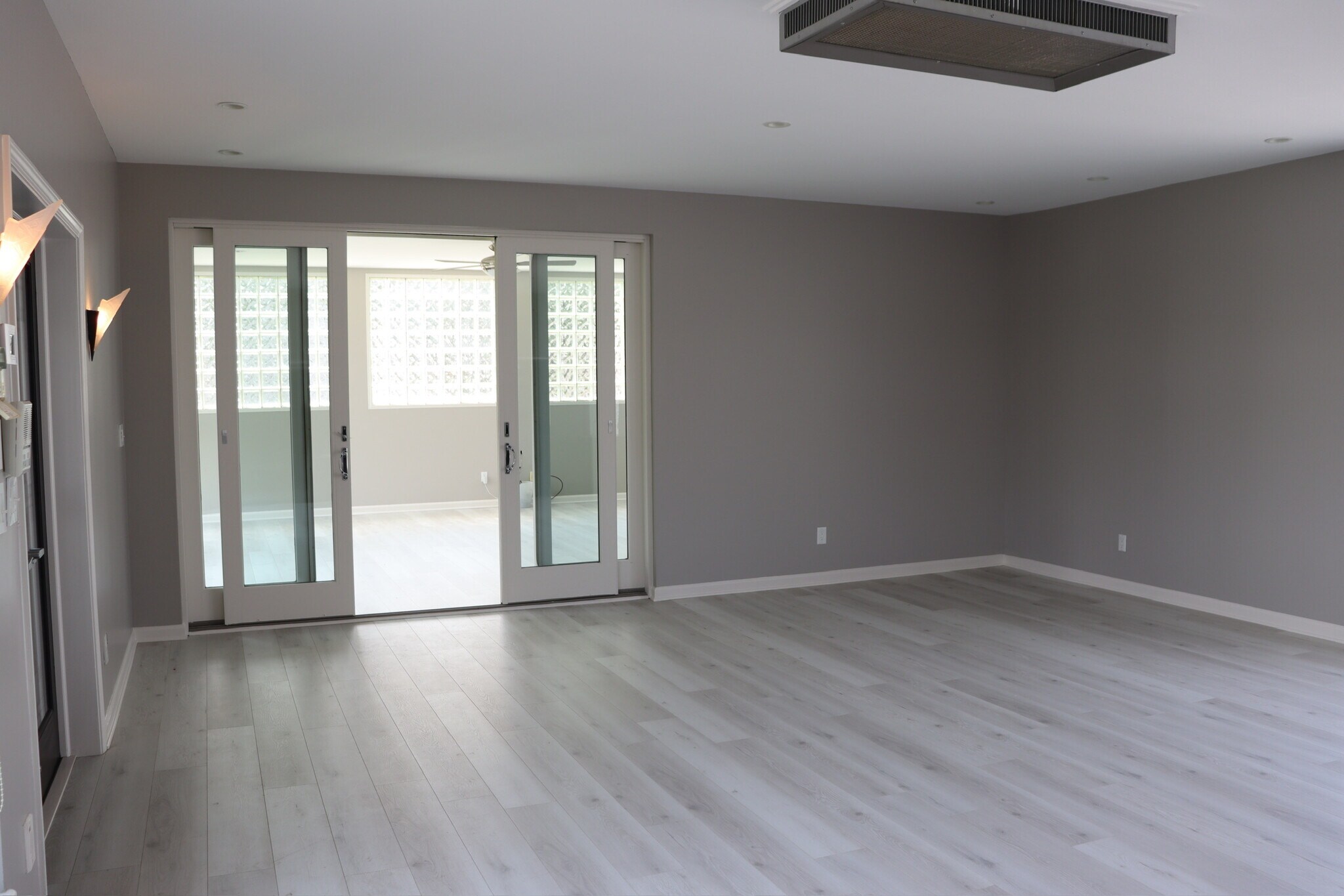 Living Area - 615 W 9 Mile Rd