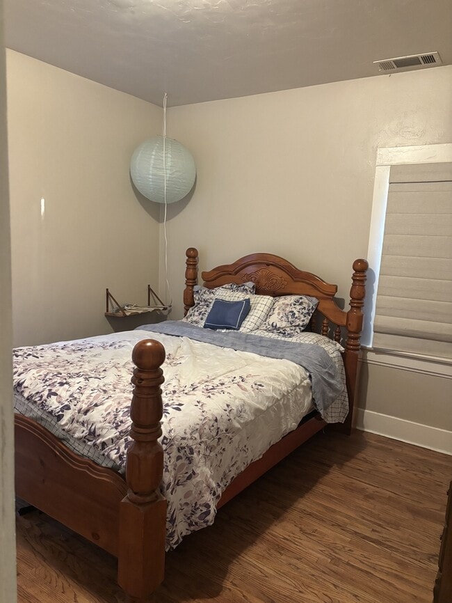 Building Photo - Modesto 2 Bedroom 2 Bath Bungalow