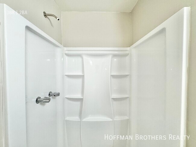 Building Photo - 12234 Manor Dr