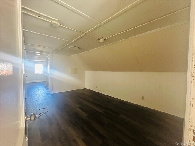 Building Photo - 18 Taylor Ave