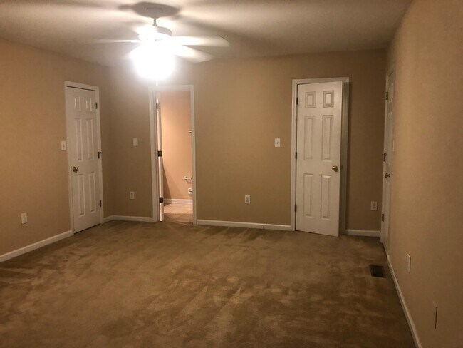 Building Photo - PRE-LEASING FOR JULY 22ND 2026!