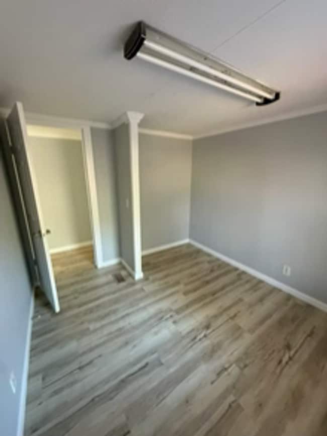 Building Photo - Private Setting/ Large Lot 3 bedroom 2 bath