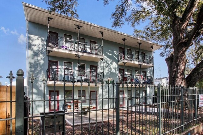 Building Photo - 1615 Governor Nicholls St