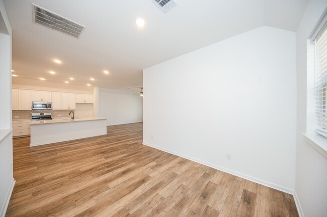 Building Photo - 42514 Summer Crst Rd