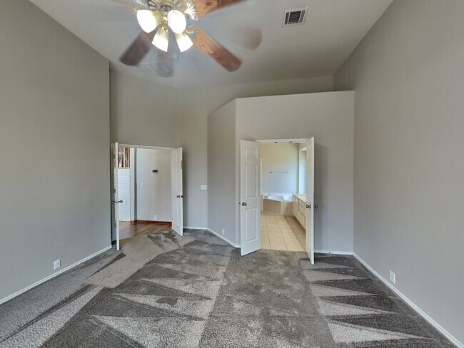 Building Photo - 2815 St Maria Dr