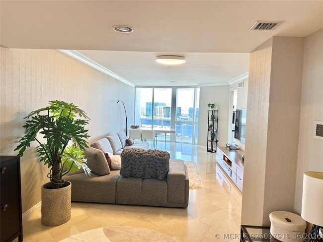 Building Photo - 18201 Collins Ave