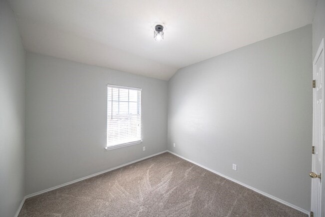 Building Photo - 2207 Medford Ct