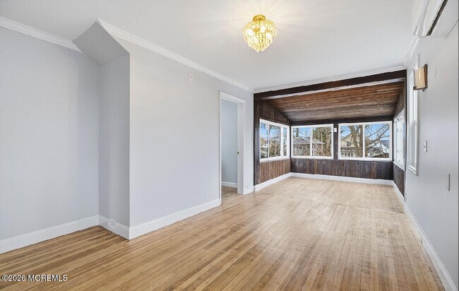 Building Photo - 83 Hennessey St