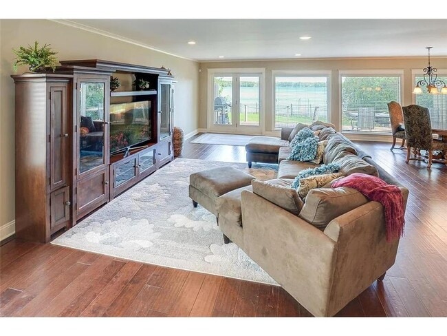 Building Photo - 16926 Grays Bay Blvd